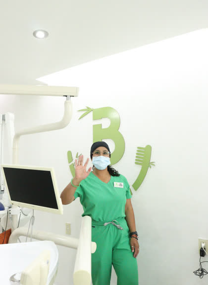 Doctora de Bambú en su consultorio